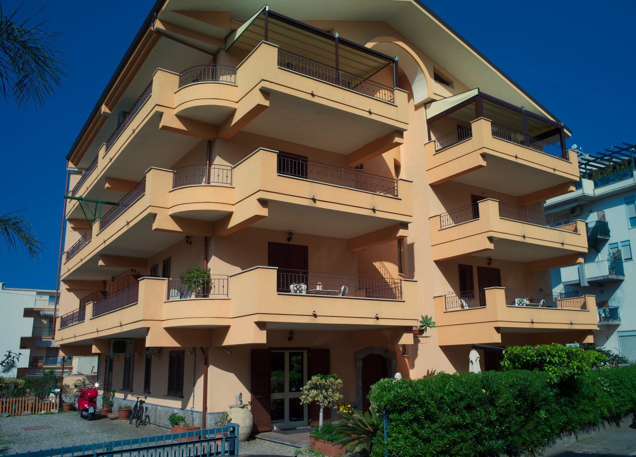 B&B Mareagro Santa Teresa Di Riva Exterior photo